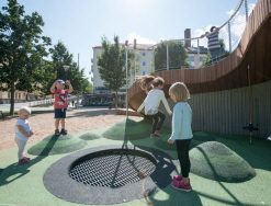 En lekplats i et bostadsområde. Foto: