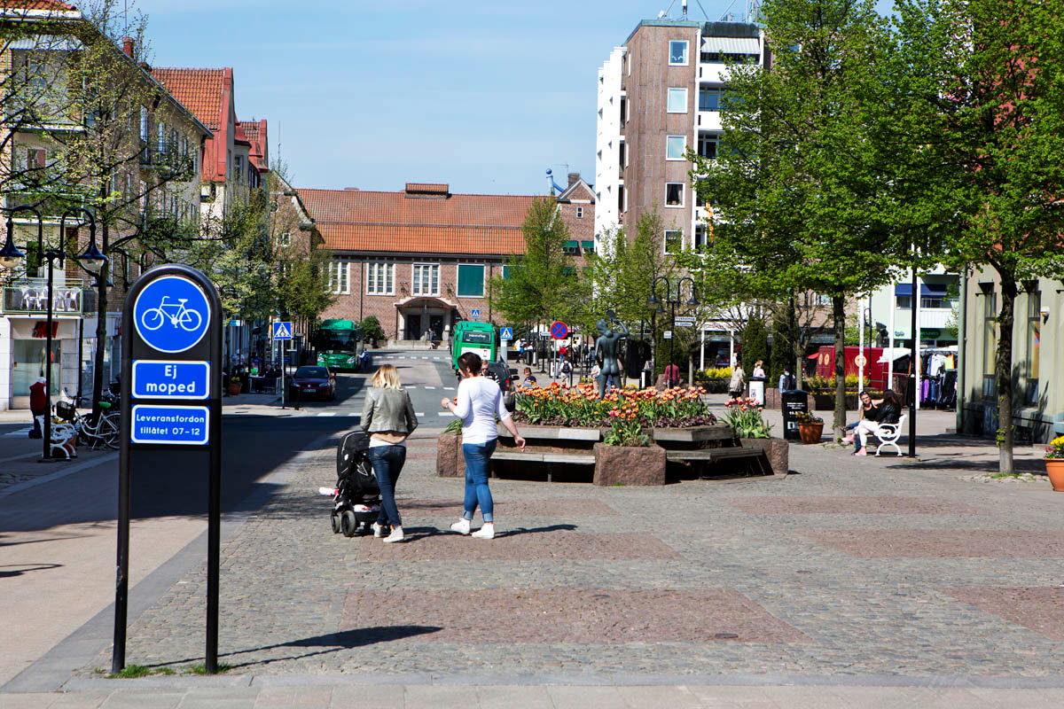 Foto på torg i Hässleholm.