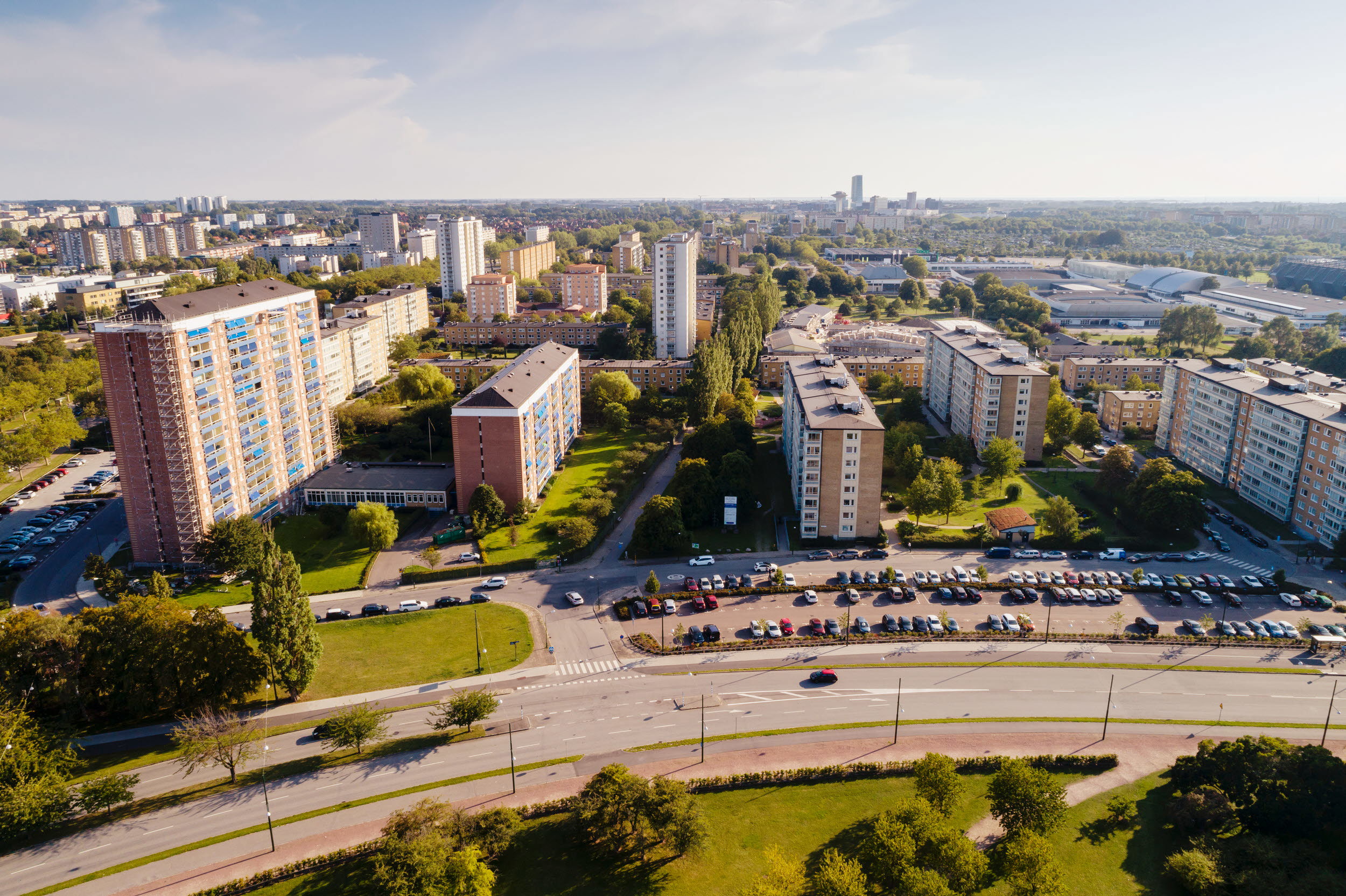 En flygbild över en bostadsområde i stad. Foto: Scandinav