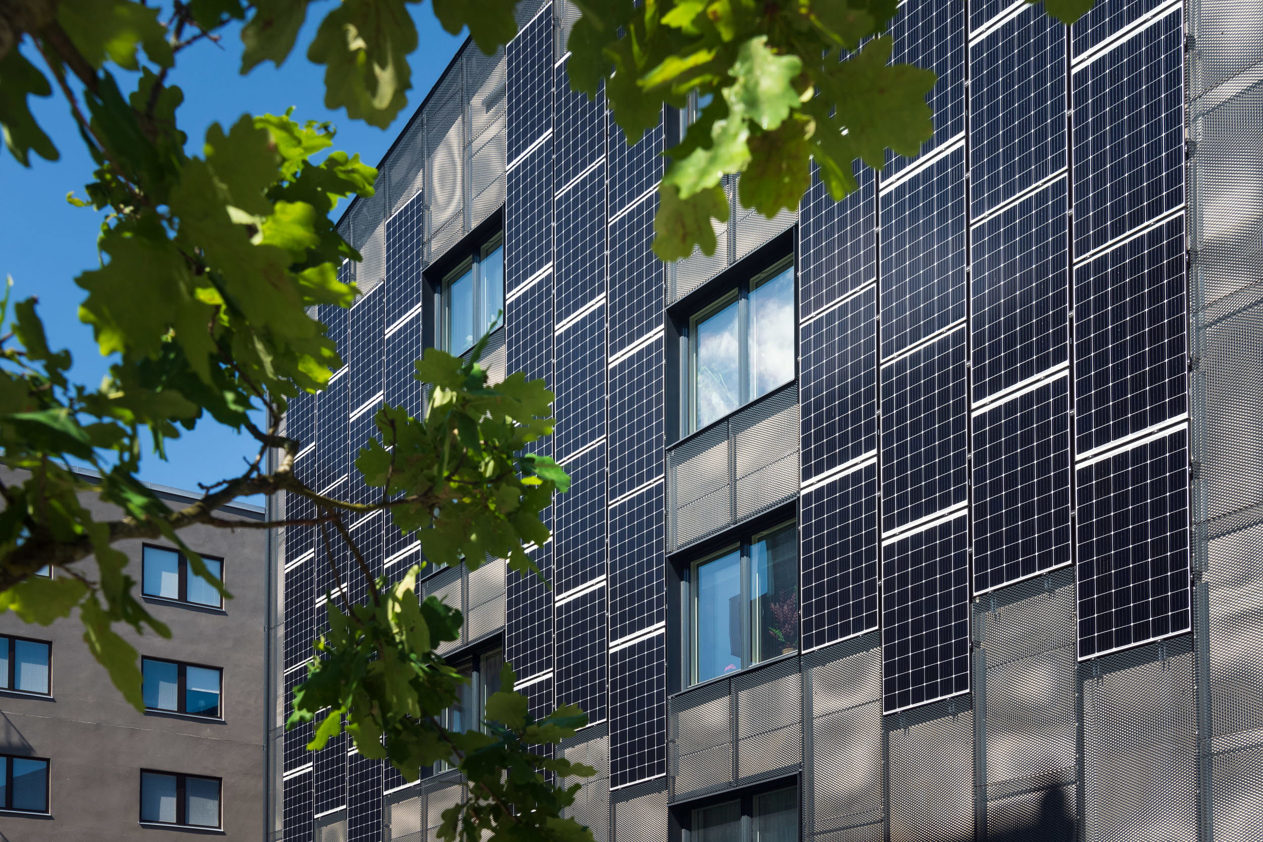 Solpaneler på fasad