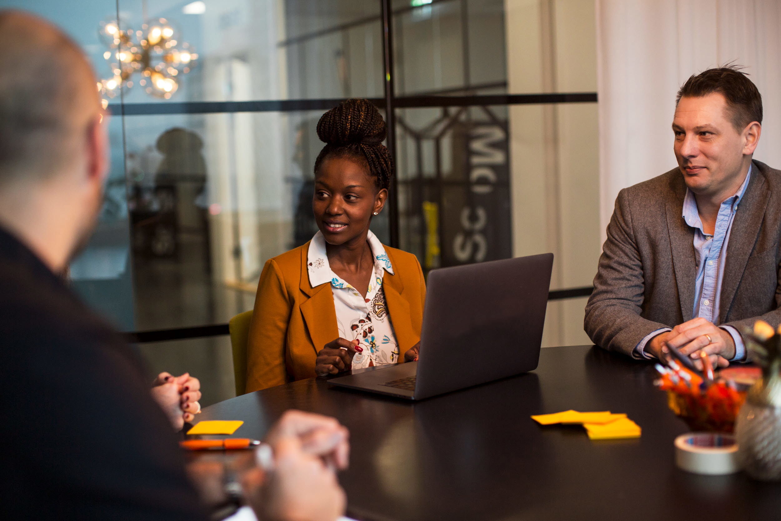 Människor på möte