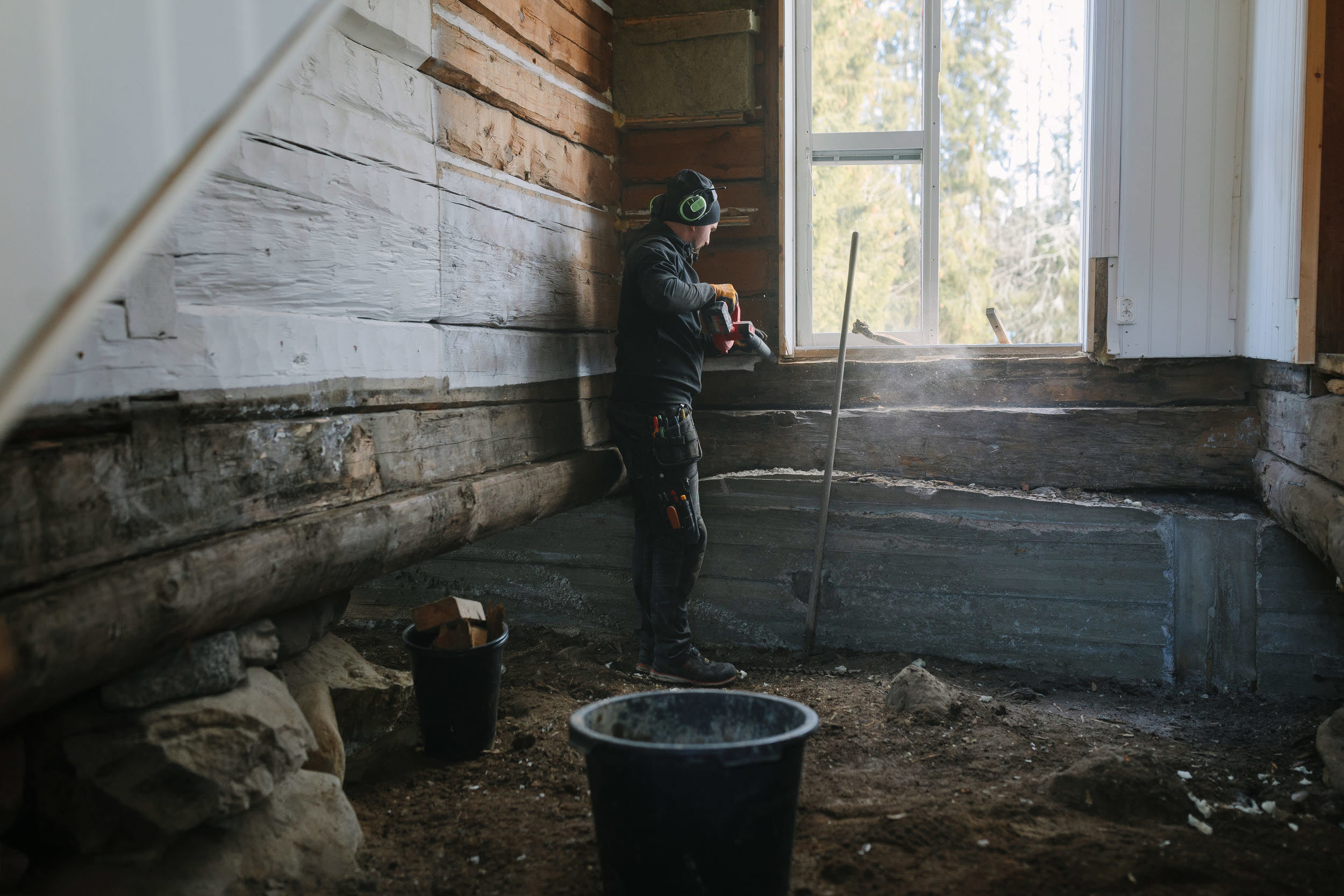 Foto på renovering av grund och väggar i gammalt hus