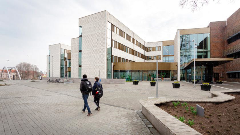 Foto på sjukhusets nya entré.