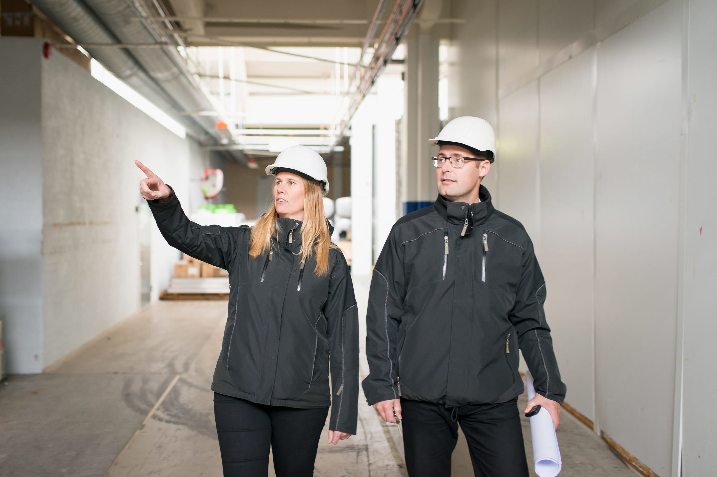 Foto på besiktningsman och kontrollansvarige. 