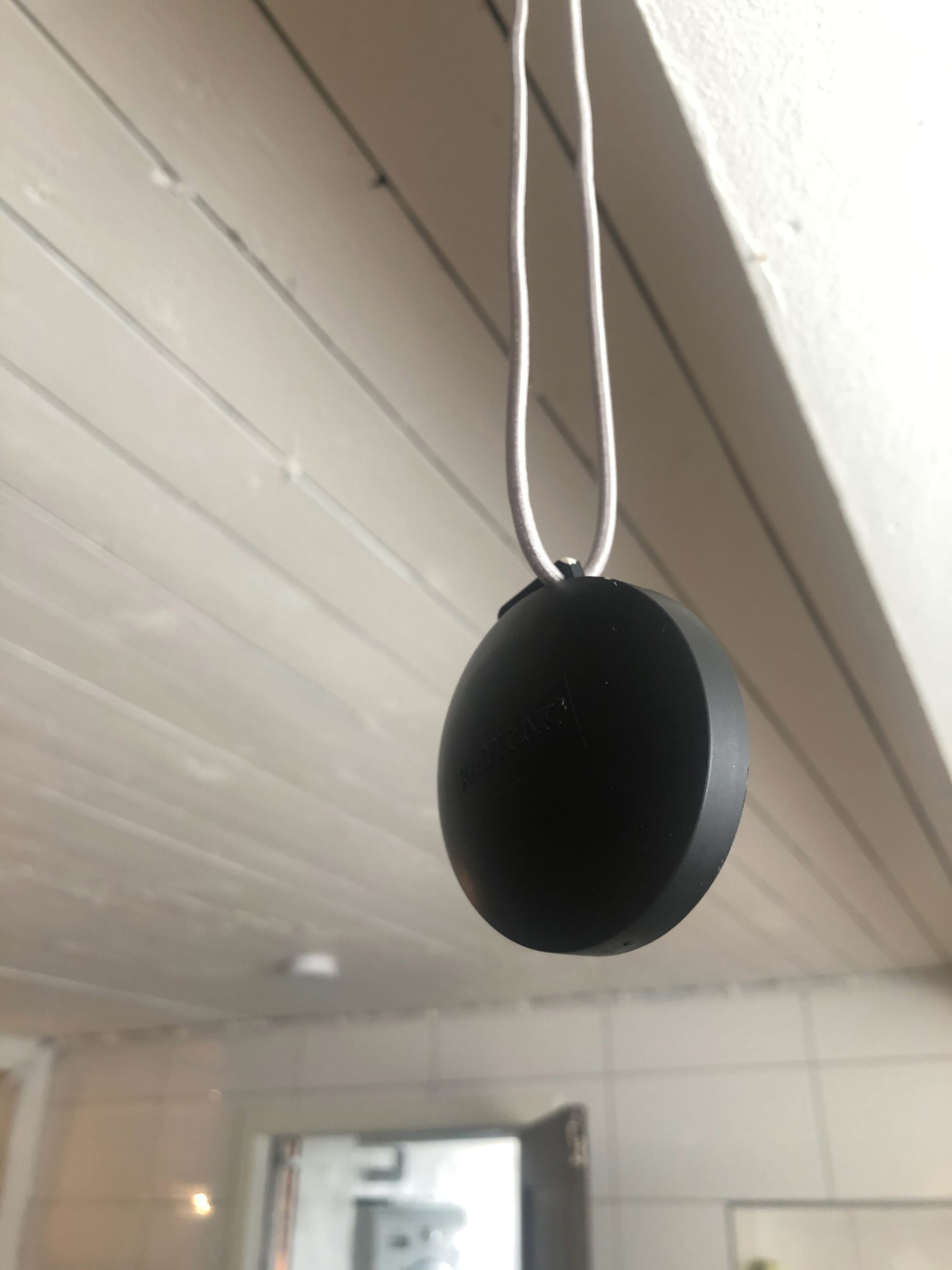 Radonpuck som mäter radonhalten.