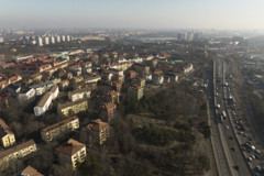 En flygbild av en stad med mycket trafik.