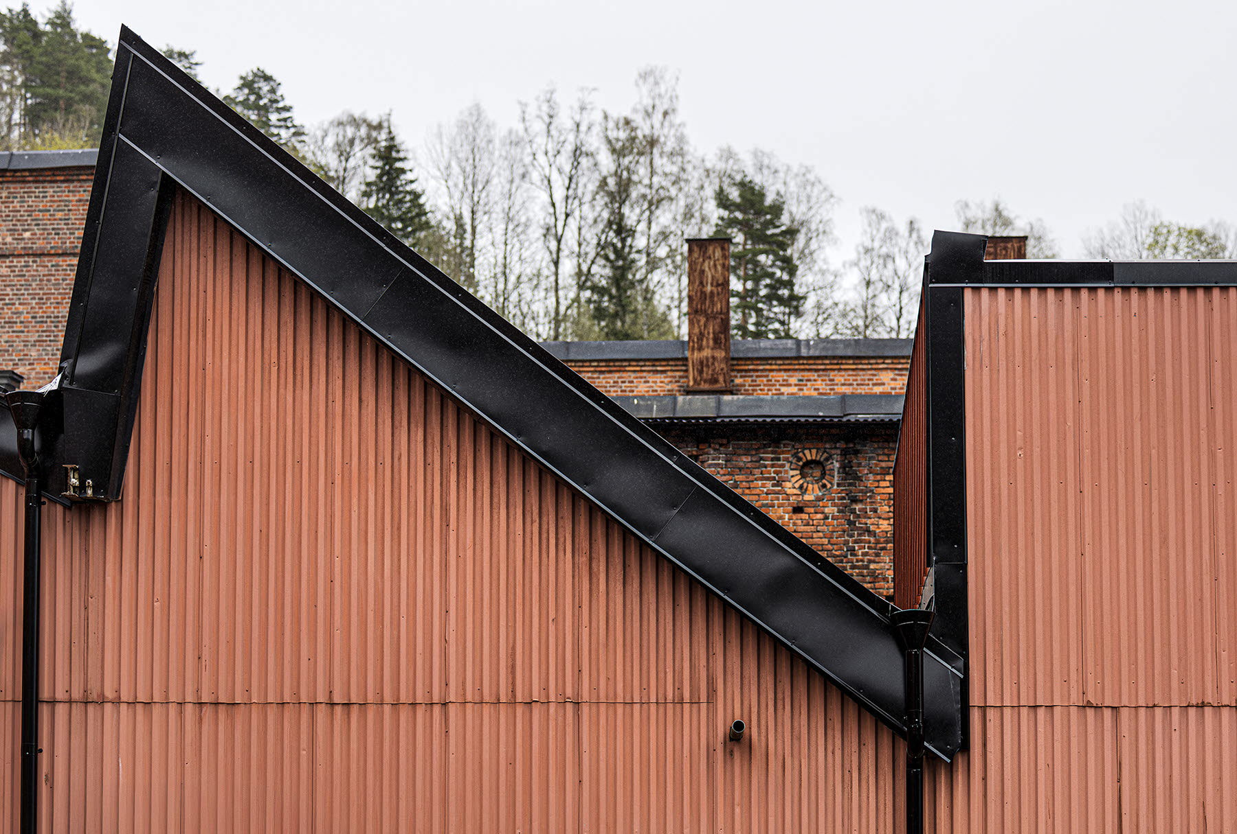 Foto på gaveln av Norra Hammars bruk.