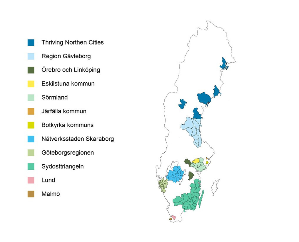 Illustration över en karta över Sverige med ett antal regioner färglagda i olika kulörer.