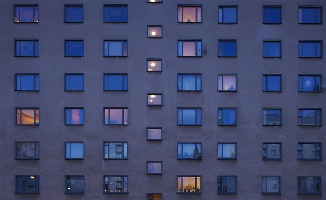 Fasaden på ett flerbostadshus med flera våningar. Foto: Scandinav bildbyrå