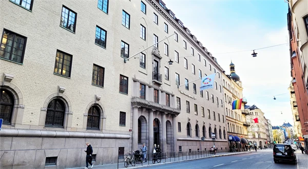 Exteriören på huvudbyggnaden till Anna Whitlocks gymnasium.