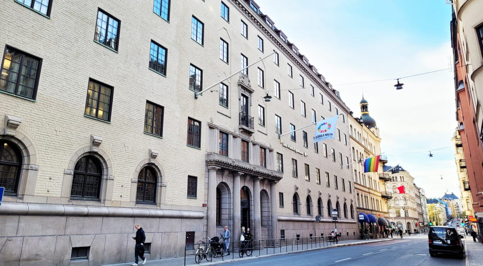 Exteriören på huvudbyggnaden till Anna Whitlocks gymnasium.