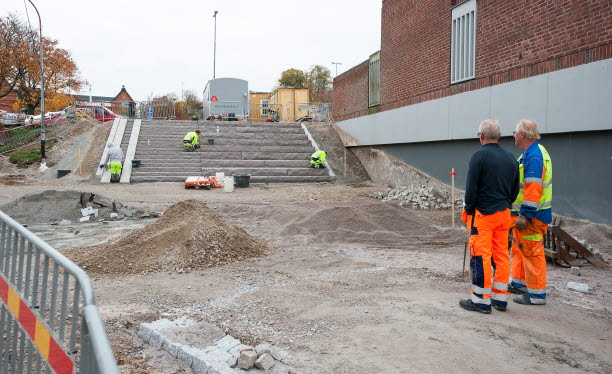 Anläggning av en stentrappa. Foto: Frans Feldmanis