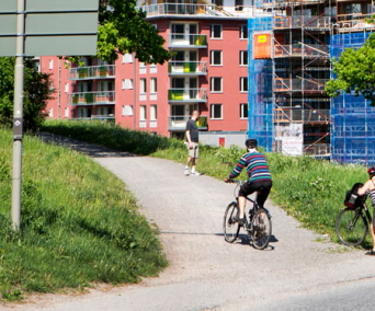 två cyklister på en cykelväg. Foto: Hans Hans Ekestang