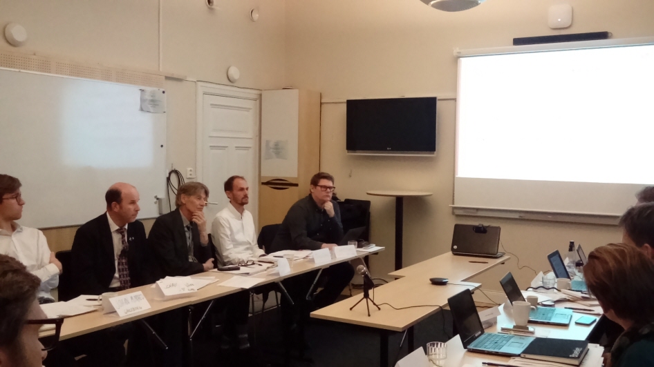 Representanter från länsstyrelser sitter vid bord och diskuterar