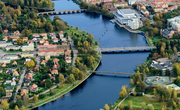 Aerial photo of a town.