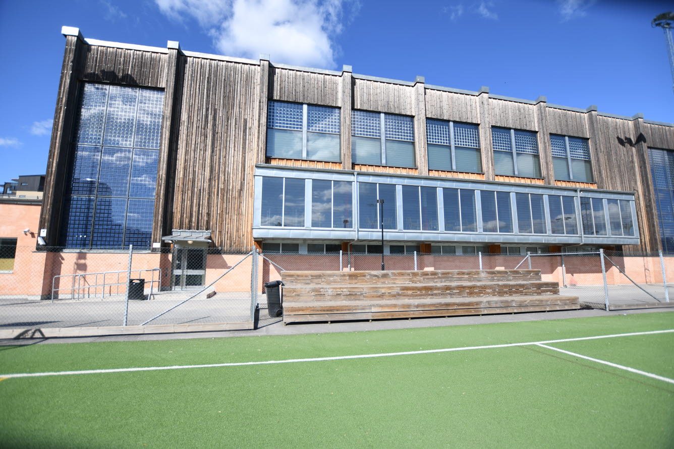 Foto på fasaden på Tyresöhallen.