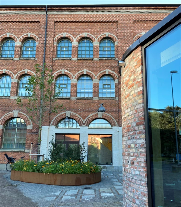 Fasaden på magasinet.