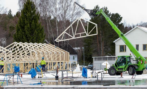 Stomresning av byggnad.