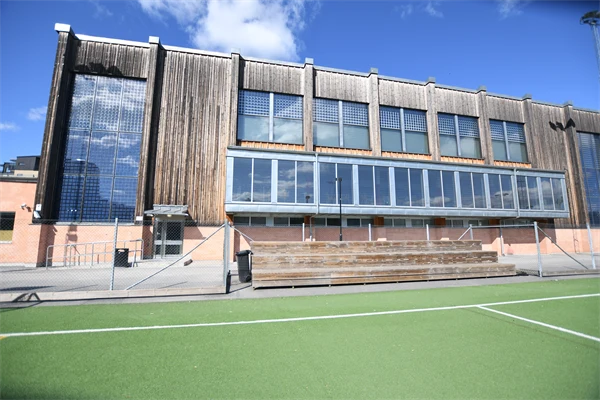 Foto på fasaden på Tyresöhallen.