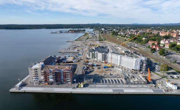 Byggarbetsplats vid kajen.
