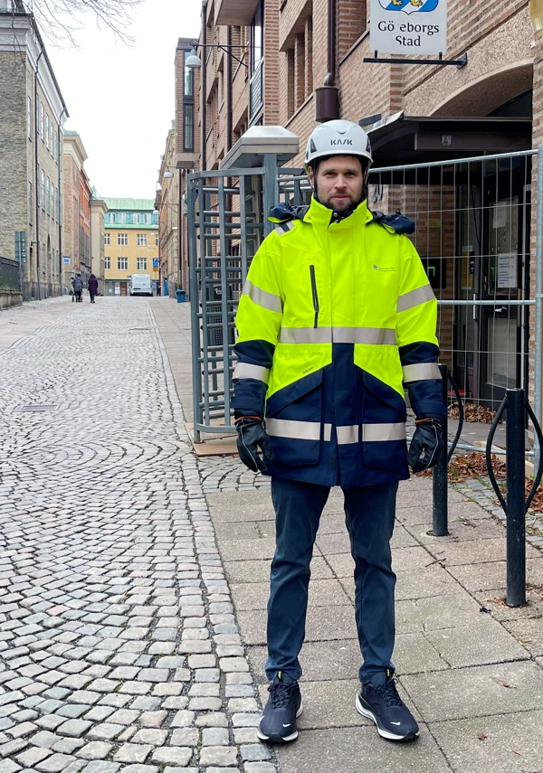 Rickard Augustsson utanför bygglovsavdelningen i Göteborg
