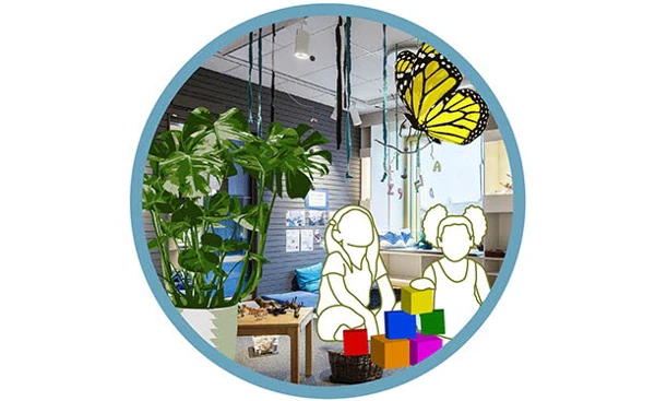Illustrerade barn som sitter i ett kök och tittar på en illustrerad fjäril i en blå cirkel.