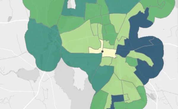 Karta som visar i vilka stadsdelar det finns mycket träd med mörkgrön färg och var det finns litet träd i gul färg.