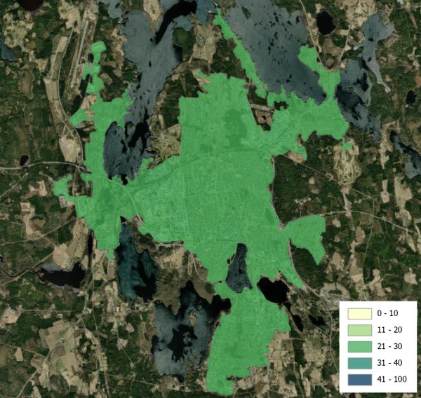 Ortofoto med skikt som visar trädtäckning i procent. Stora delar av tätorten har en trädtäckning på 21-30%.
