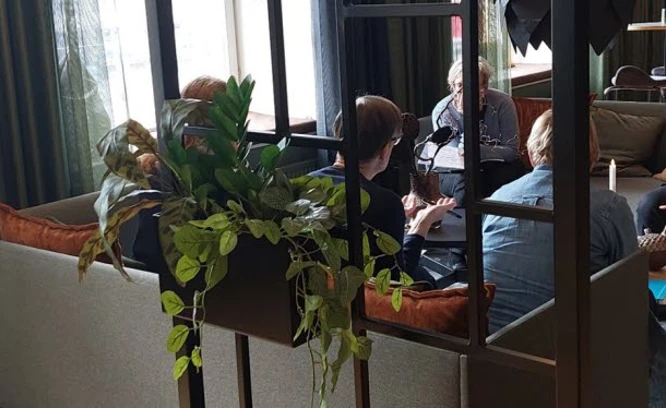 Foto på gruppsamtal